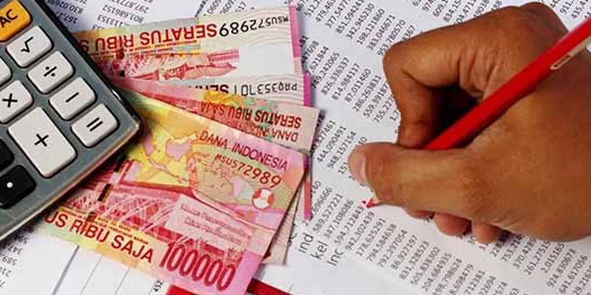 Kurs-rupiah-spot-2796992157 Aktivitas bongkar muat kontainer di pelabuhan internasional. Menguatnya nilai tukar Rupiah ke Rp17.138/US$ hari ini menjadi peluang besar bagi pengusaha untuk mengoptimalkan biaya logistik dan pengadaan barang bersama AsiaCommerce.