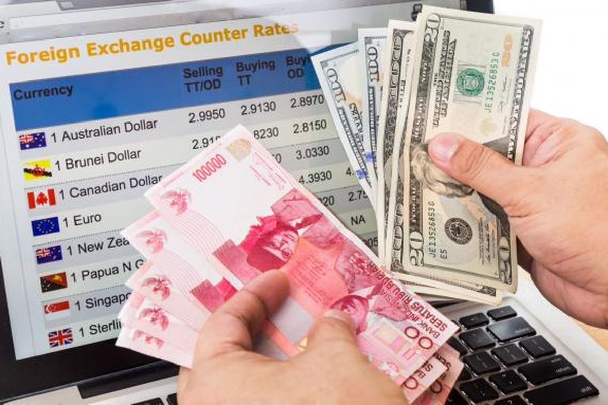 Ilustrasi eksekutif B2B merancang taktik mitigasi kurs Rupiah dengan melakukan efisiensi sourcing ke pabrik manufaktur luar negeri.