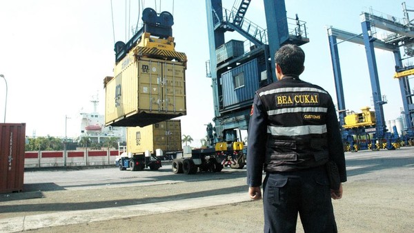 Dijamin Anti Tertahan! Terapkan Taktik Lolos Jalur Merah Bea Cukai Indonesia Ini
