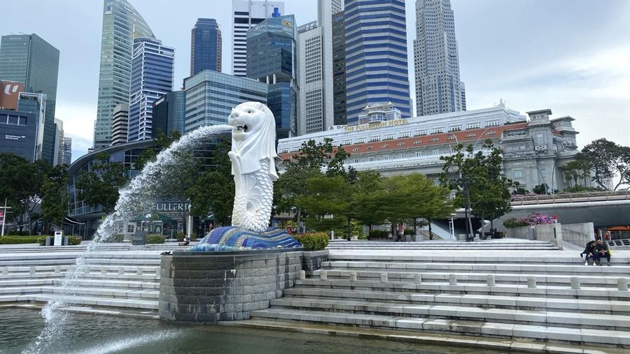 Ilustrasi daftar marketplace Singapura terpopuler 2026 yang menjadi pintu gerbang utama bagi pebisnis Indonesia dalam melakukan perdagangan internasional secara efisien