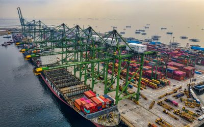 Ada Apa di Balik Tumpukan Kontainer di Pelabuhan Tanjung Priok?